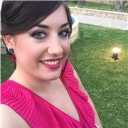 Soy maestra y diplomada en turismo, y me dirijo sobretodo a alumnos de primaria y primeros cursos de la ESO, tengo muchos años de experiencia dando clases y enseño técnicas de estudio para obtener buenos resultados